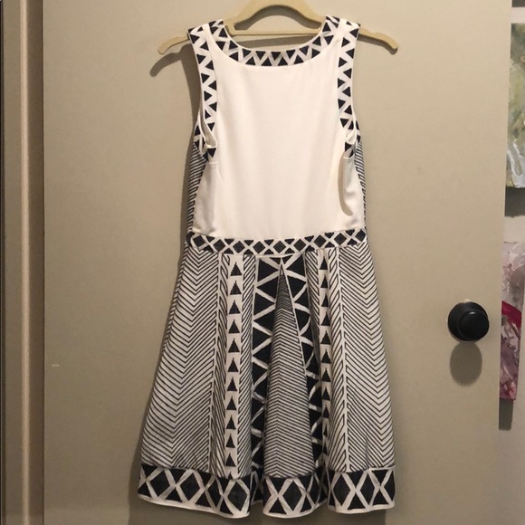 Parker embroidered sleeveless dress Size Small - Picture 2 of 6